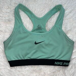 Nike mint green sports bra women’s M medium Nike pro dri fit gym active wear bra